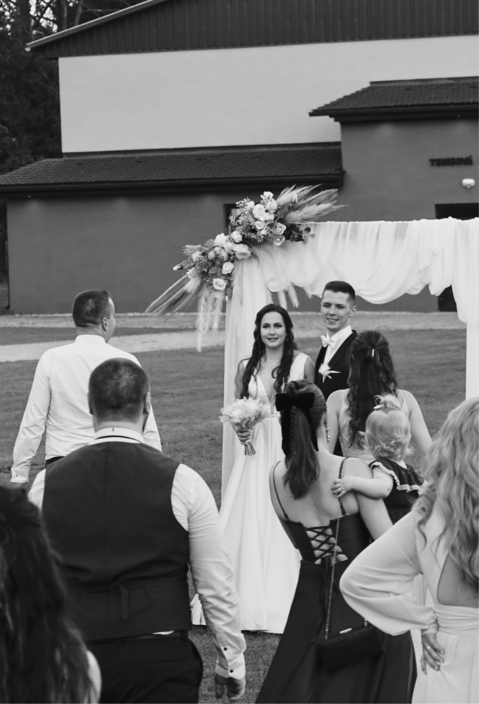 Svadobná fotografia - detail rúk