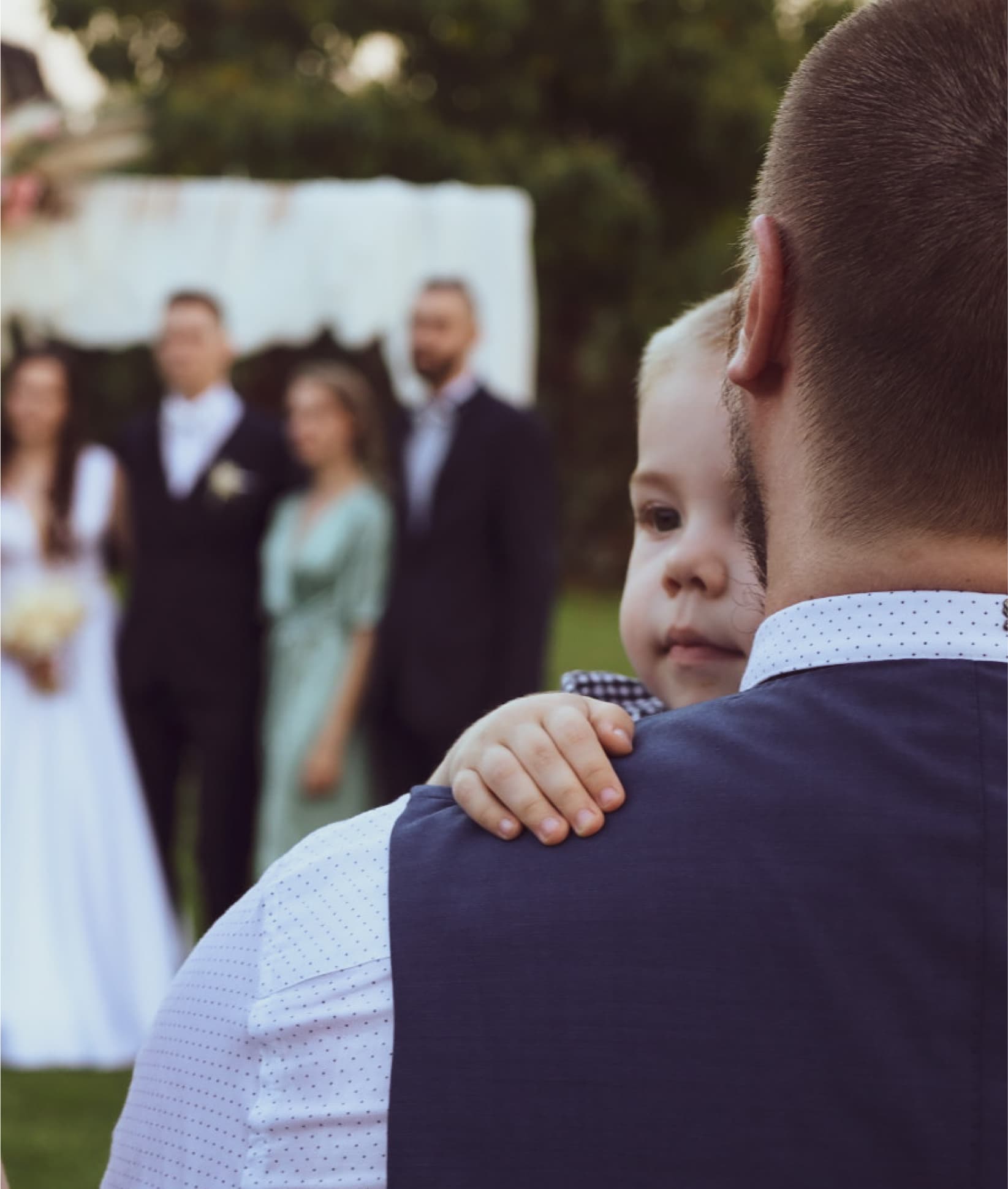 Svadobná fotografia - bozk páru