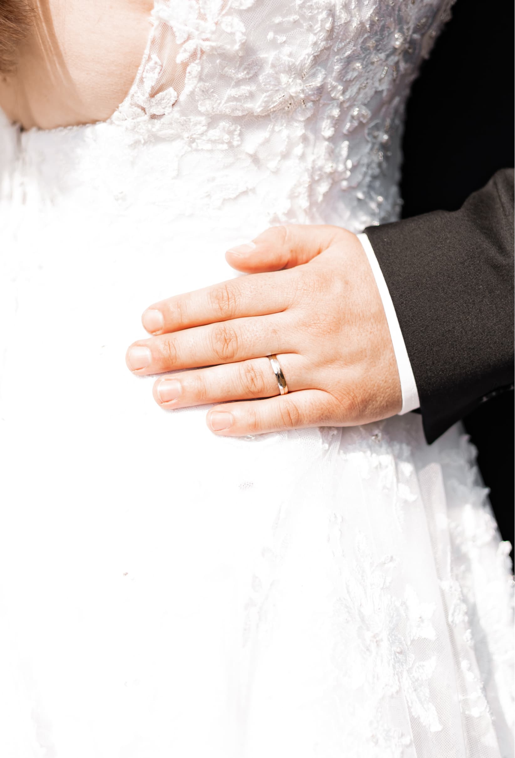 Svadobná fotografia - bozk páru