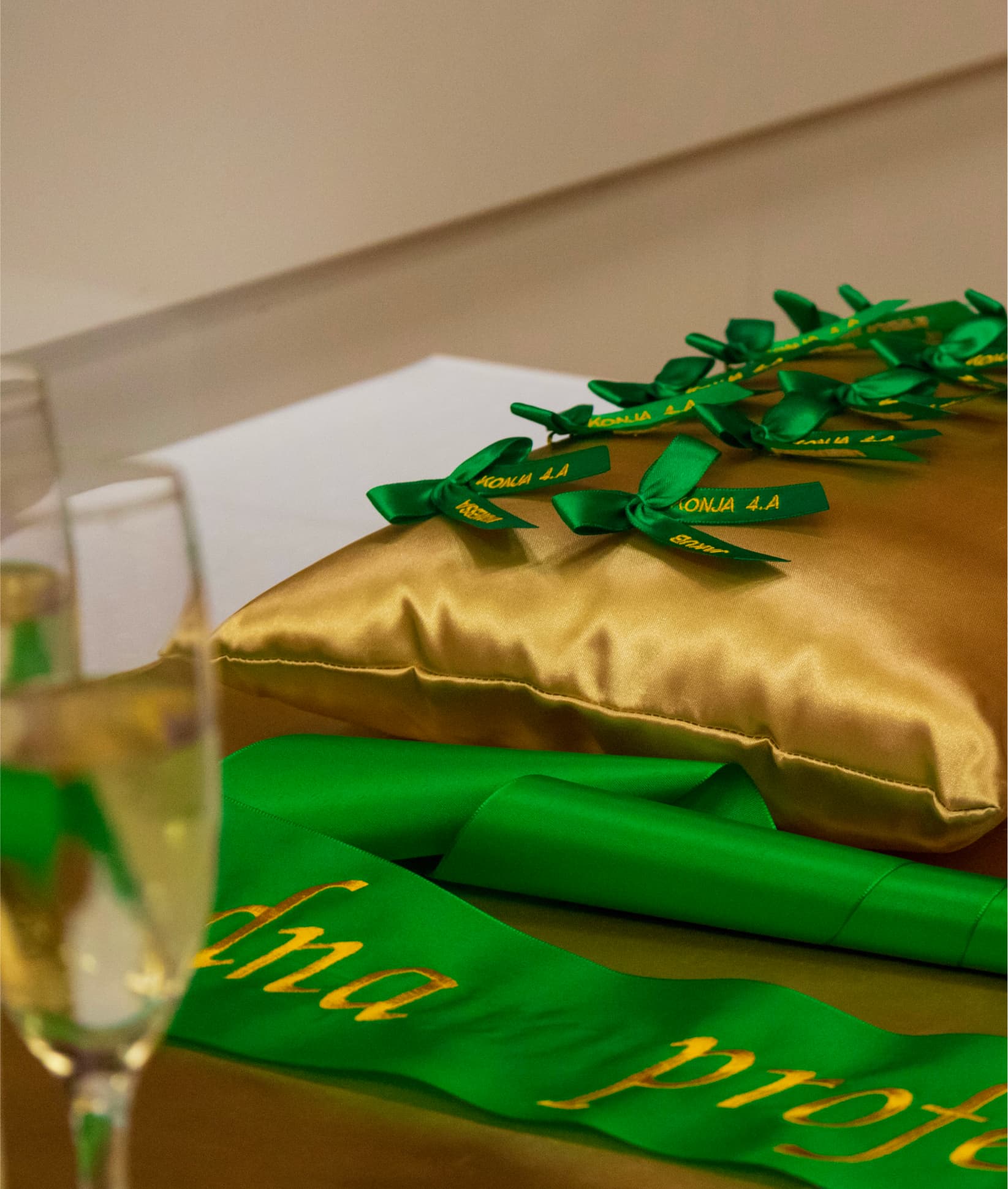 Svadobná fotografia - bozk páru